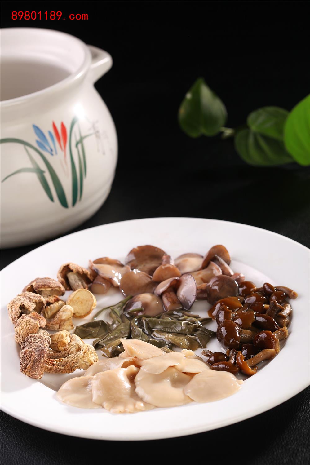 一品松茸野生菌汤