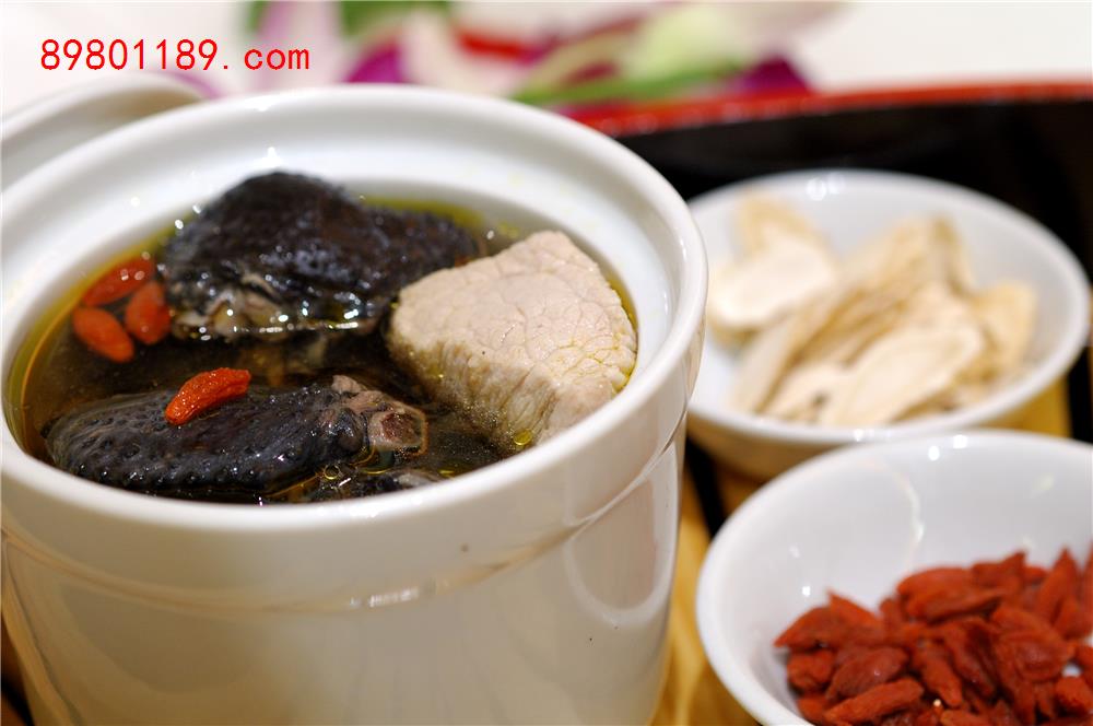 乌鸡炖汤