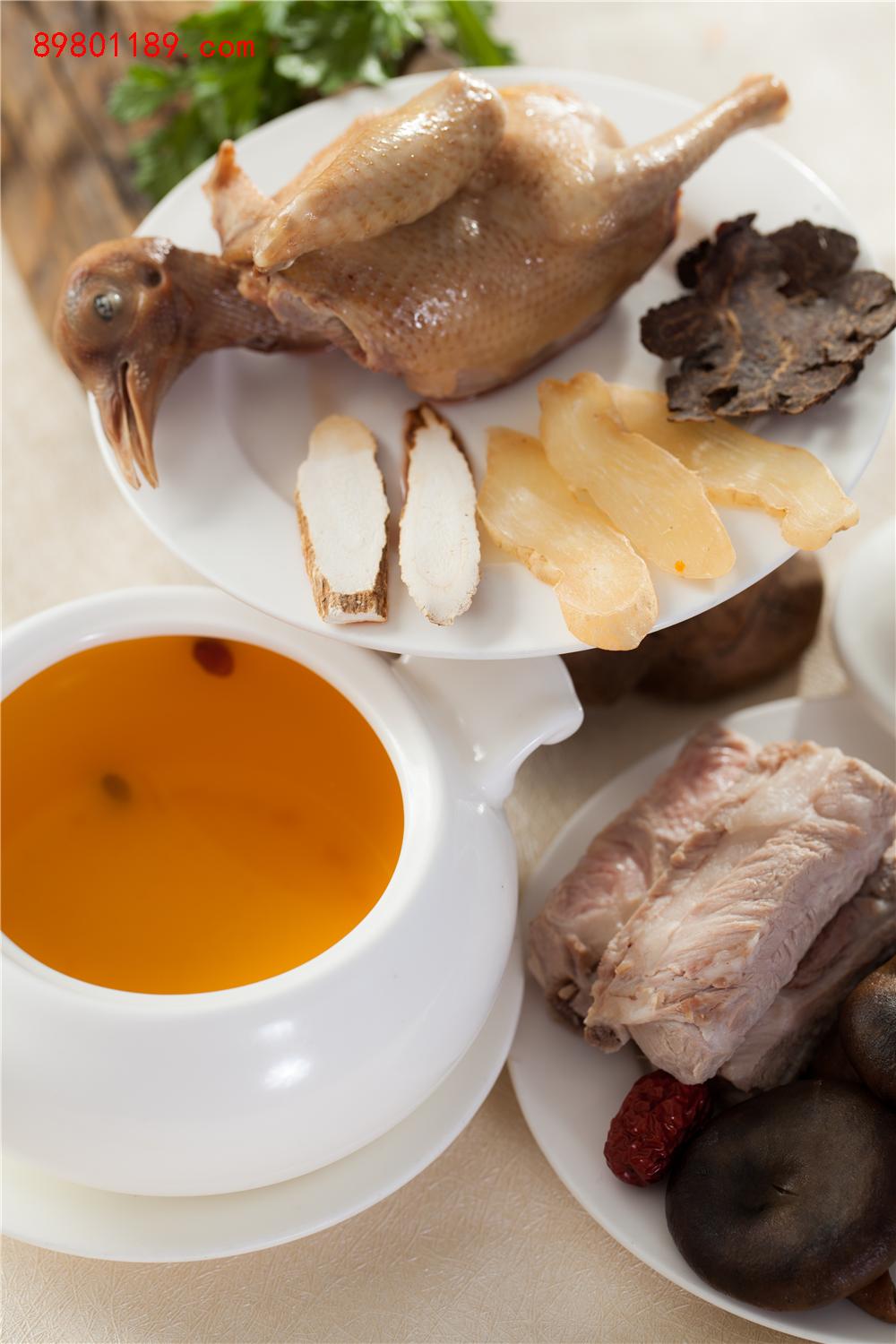 乳鸽天麻排骨炖汤