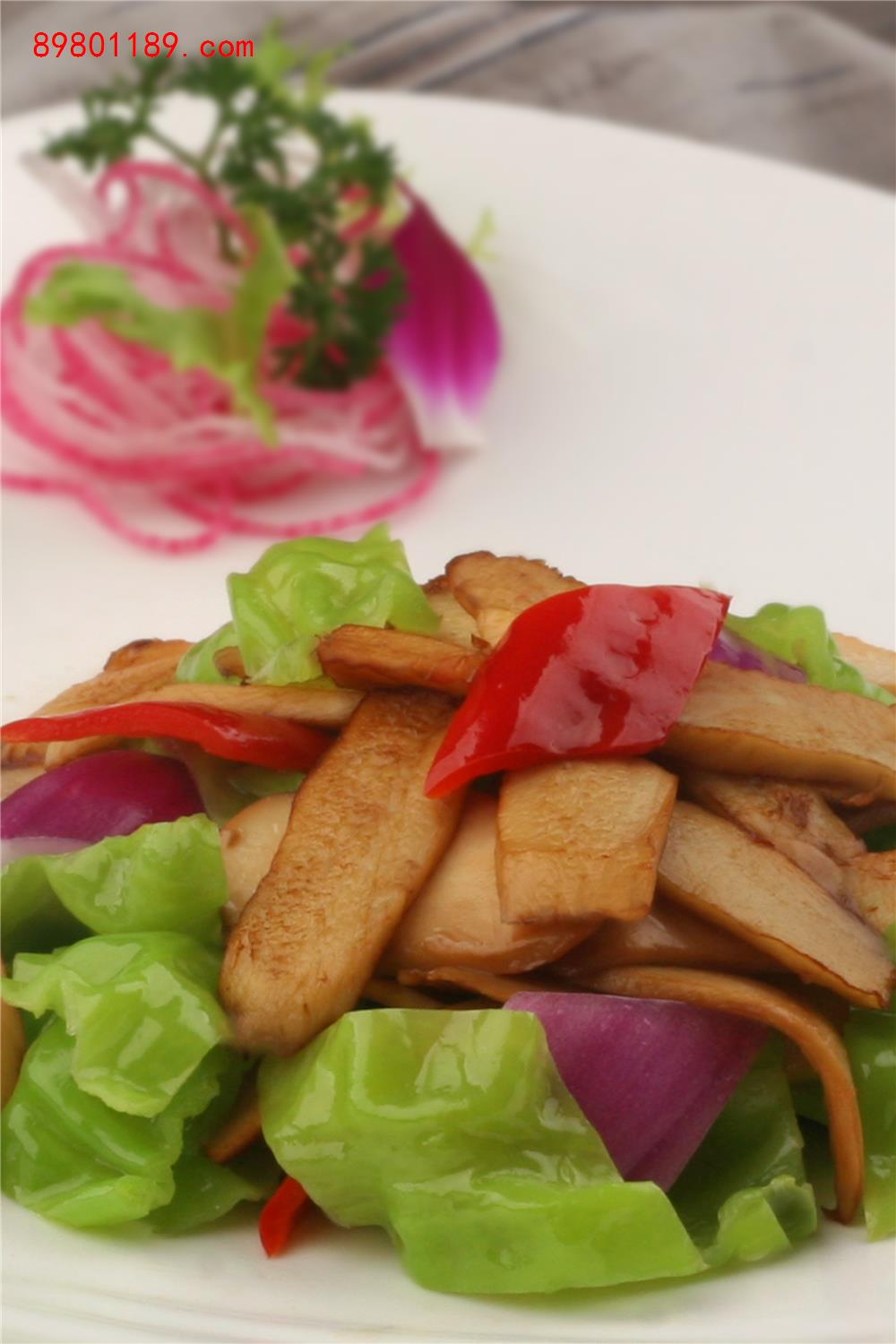云南青椒爆鸡棕菌