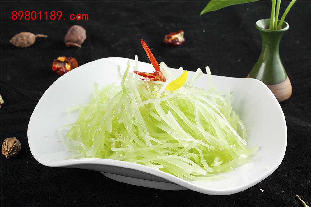 凉拌莴笋丝-