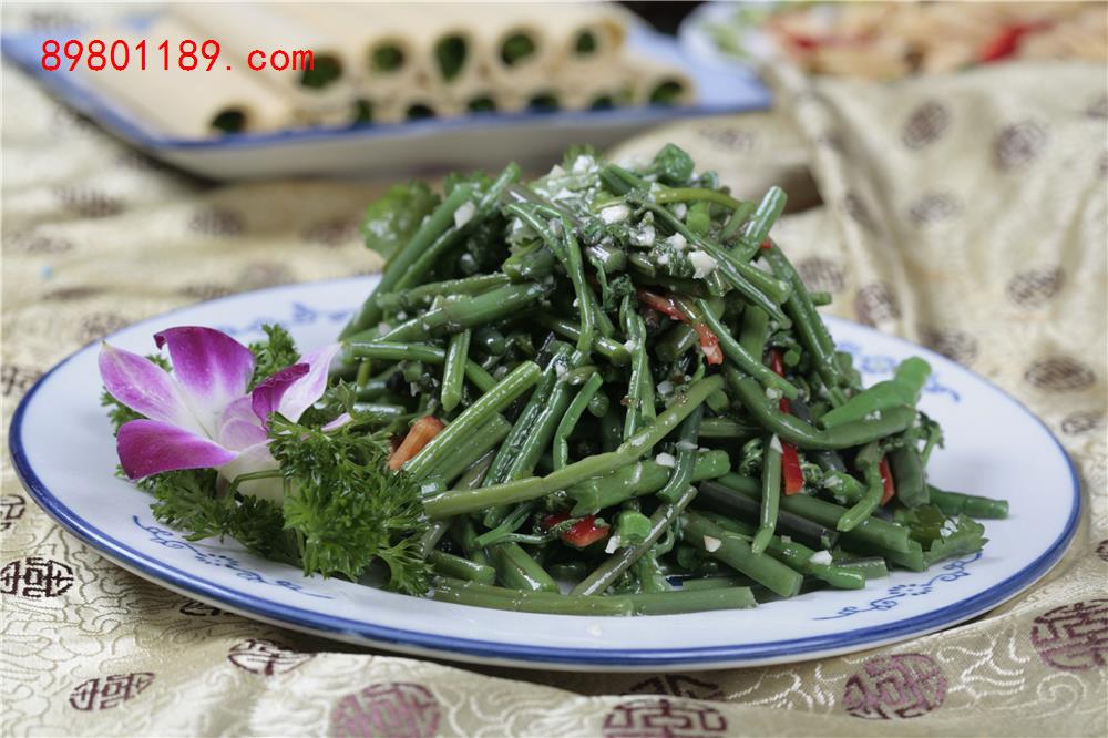 凉拌野山蕨菜