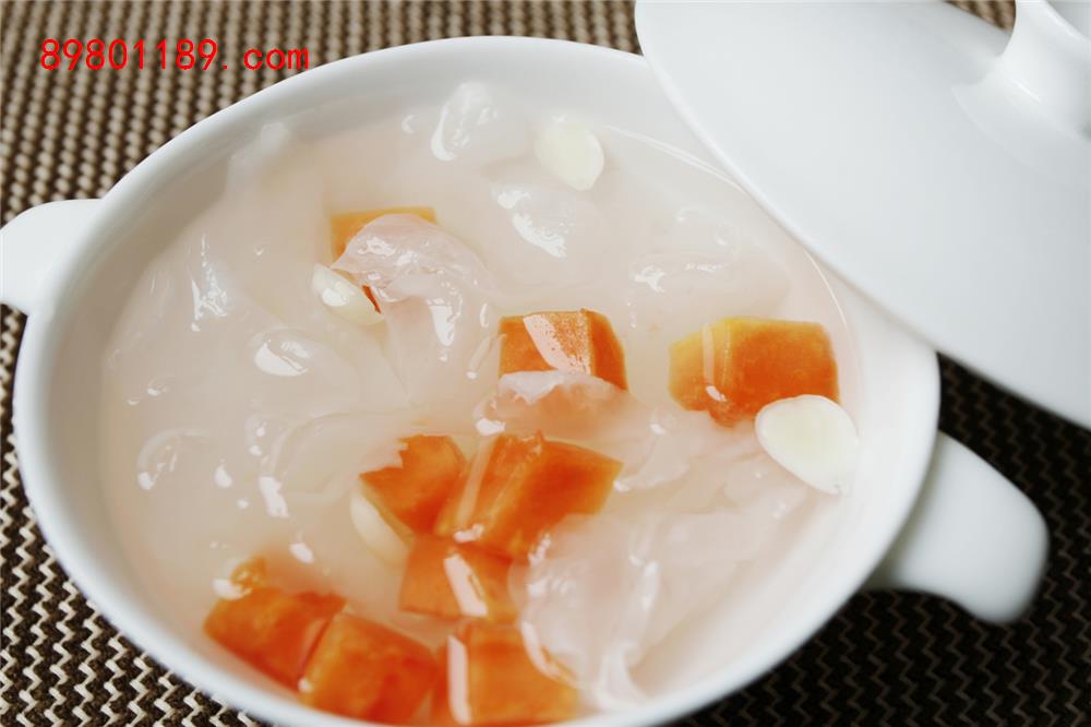南杏雪耳炖木瓜