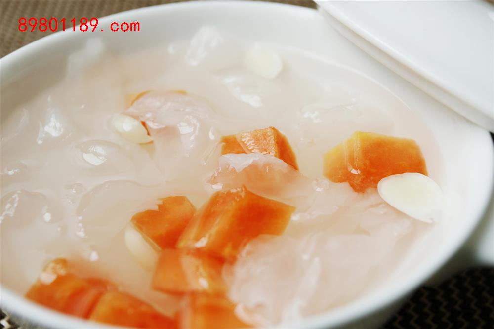 南杏雪耳炖木瓜