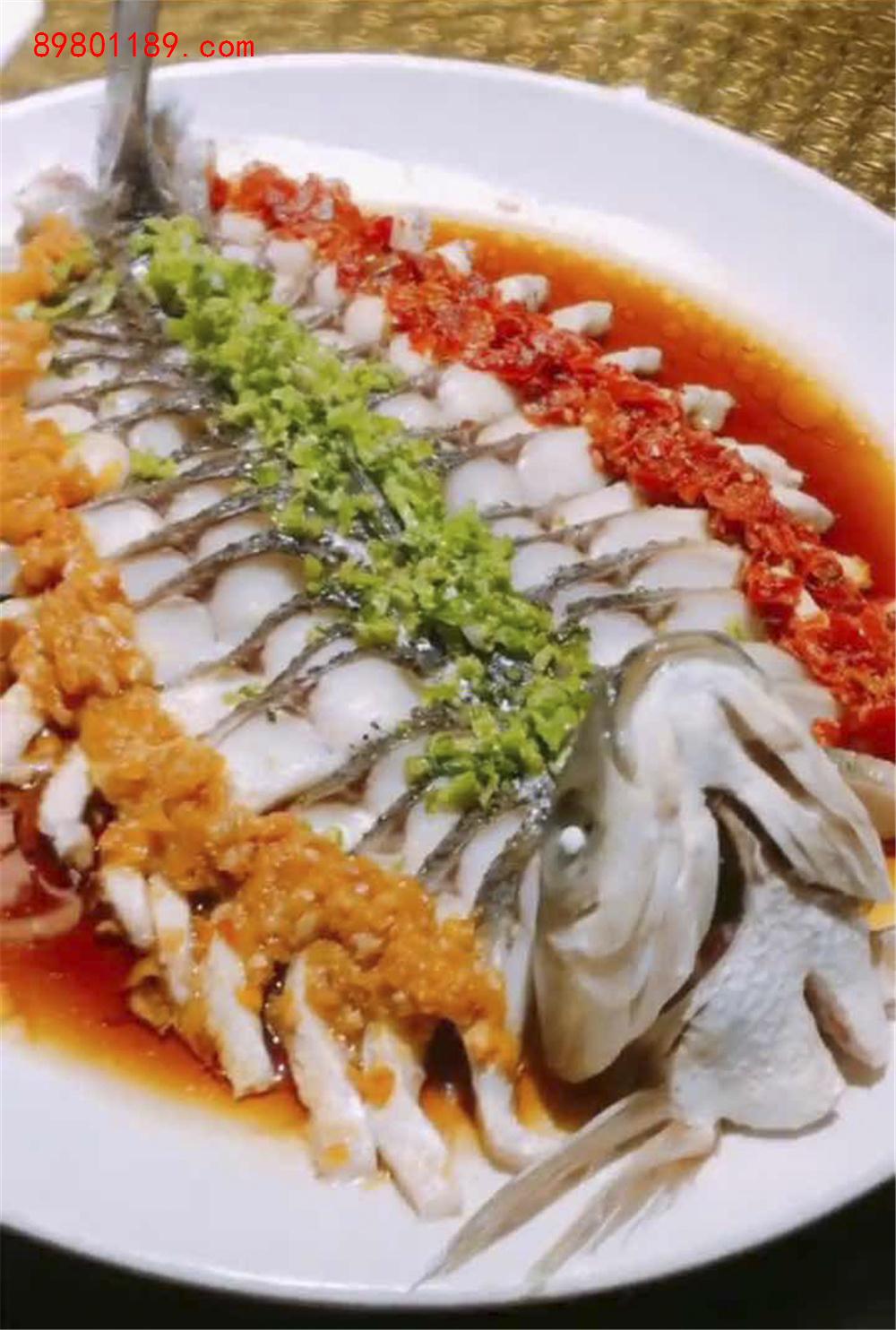 双椒蒸鲈鱼