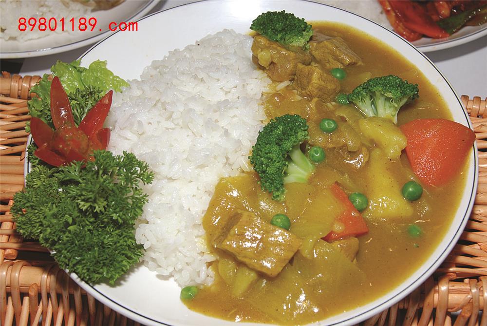 咖喱牛肉盖饭-