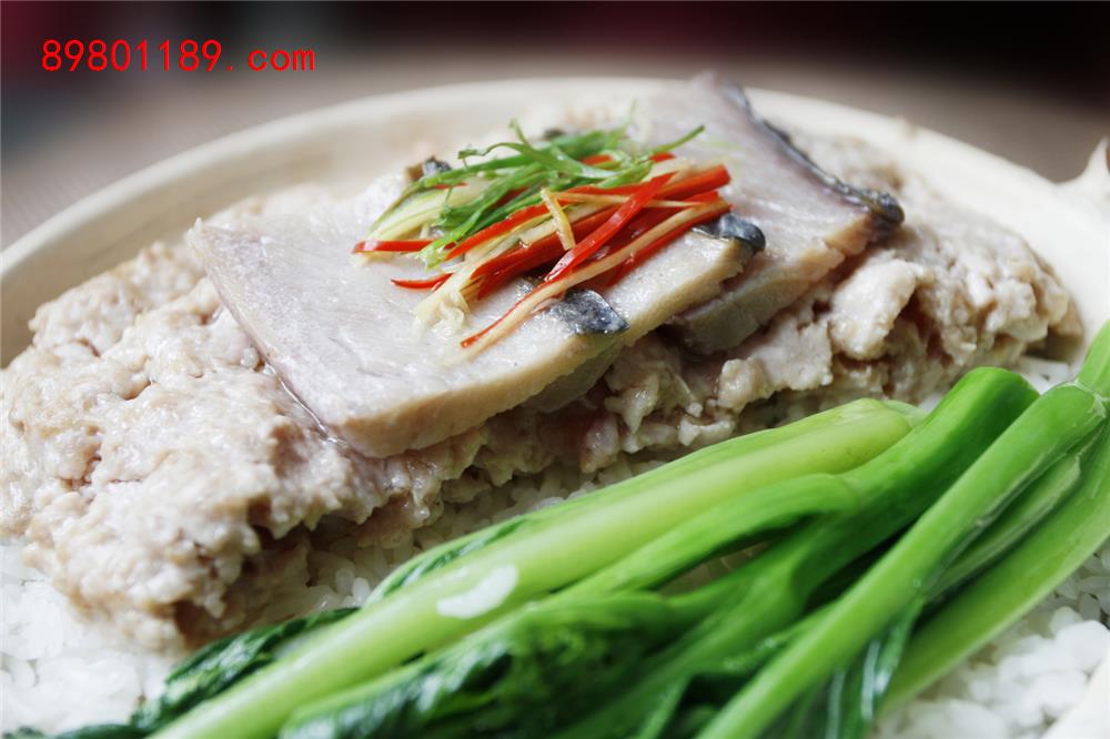 咸鱼肉饼煲仔饭