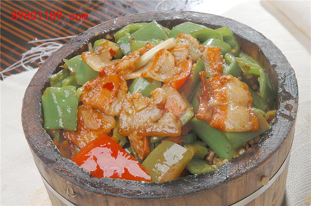 回锅肉木桶饭