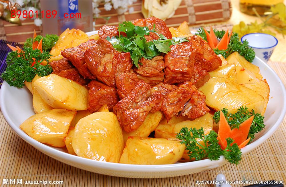 土豆压排骨