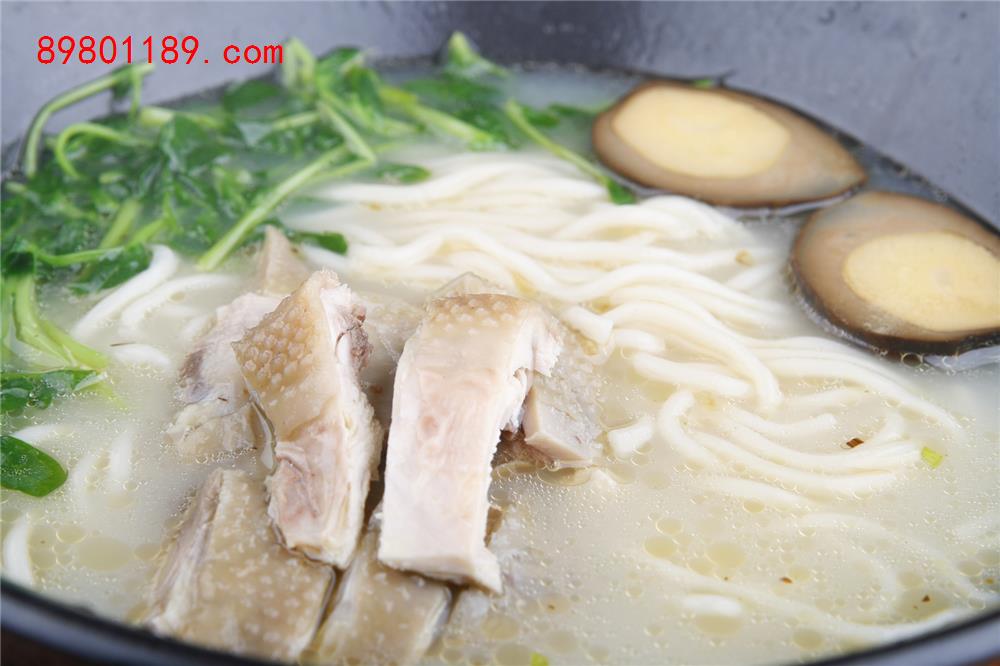 家乡咸鸡煨面