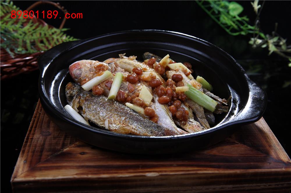 家乡鱼杂煲