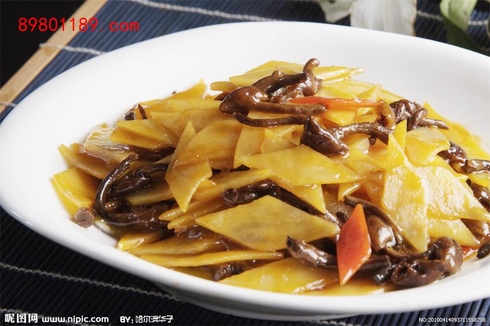 小黄蘑炒土豆片