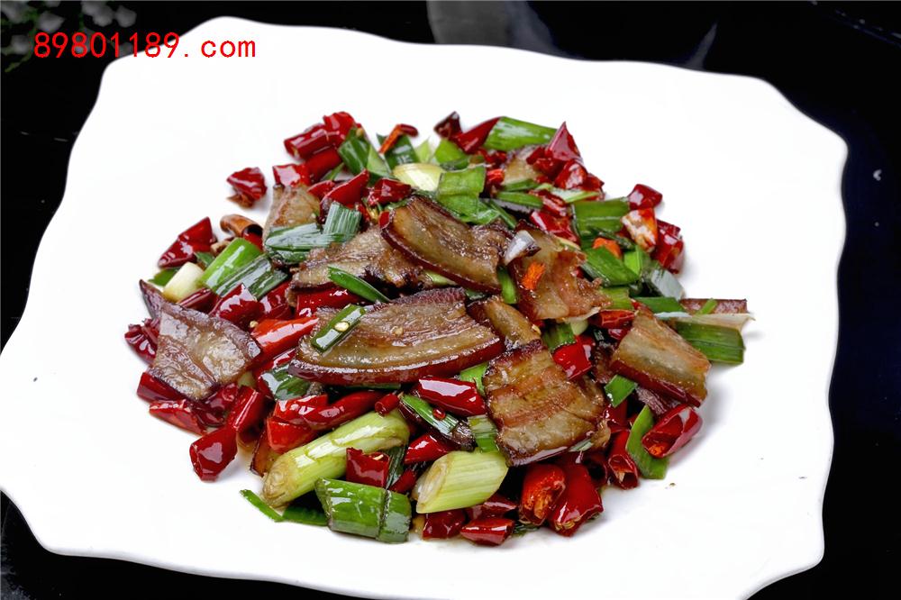 干椒大蒜炒乡里腊肉