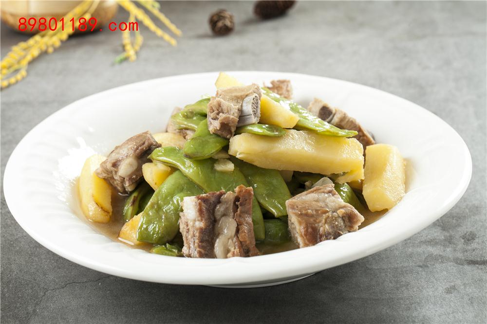 排骨炖油豆角-
