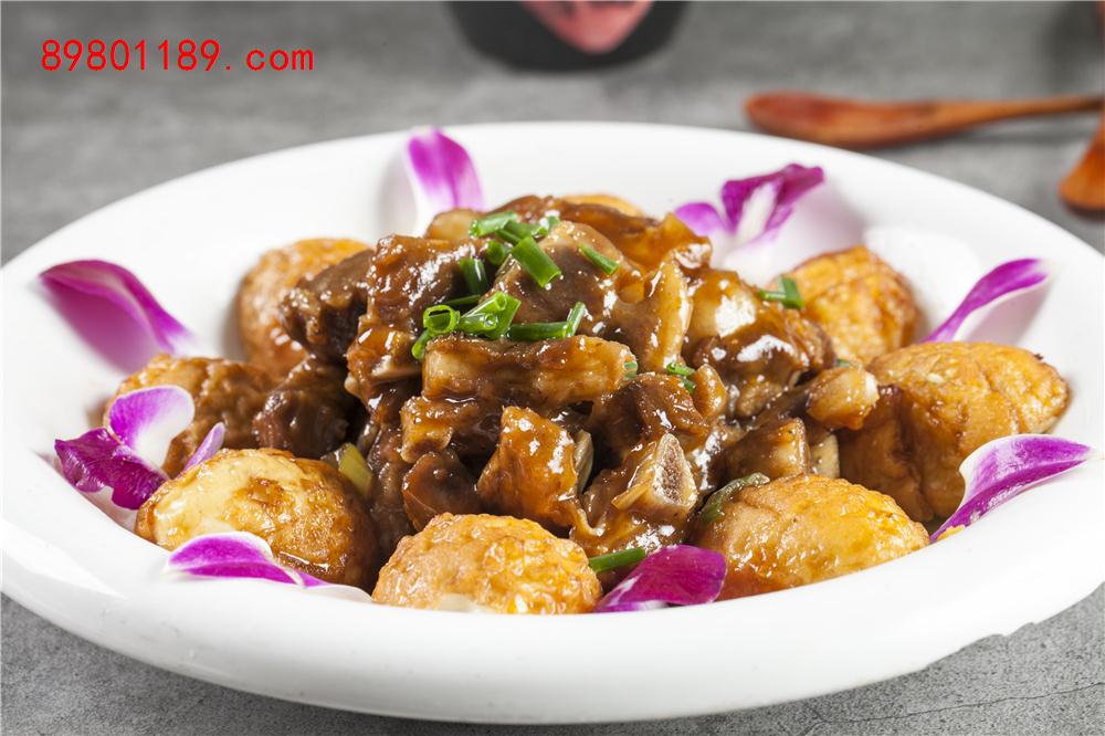 排骨鸡胗压土豆-