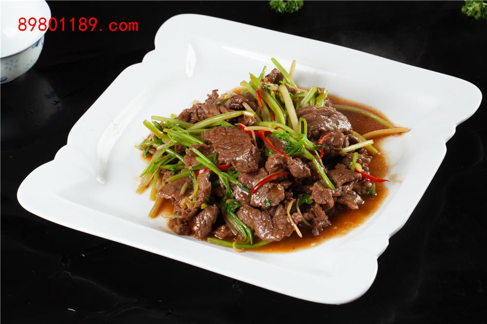 沙茶炒牛肉（）