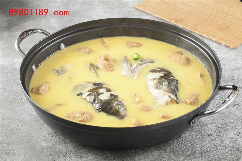油豆腐煮鱼头-