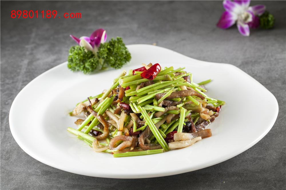 泥蒿炒腊肉-