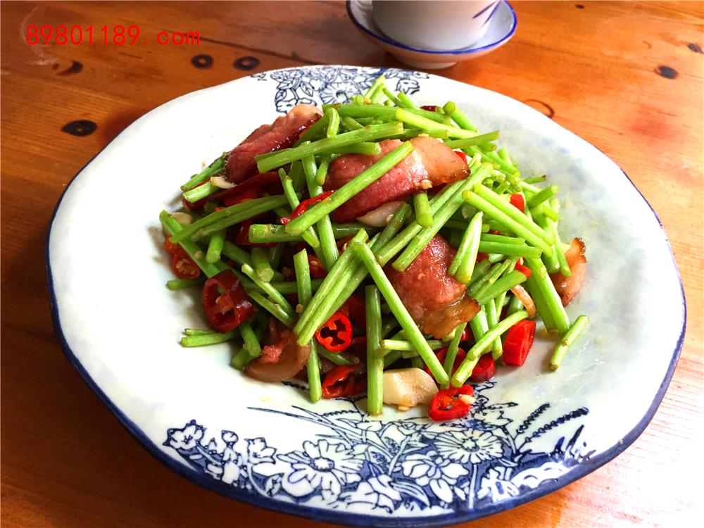 泥蒿腊肉