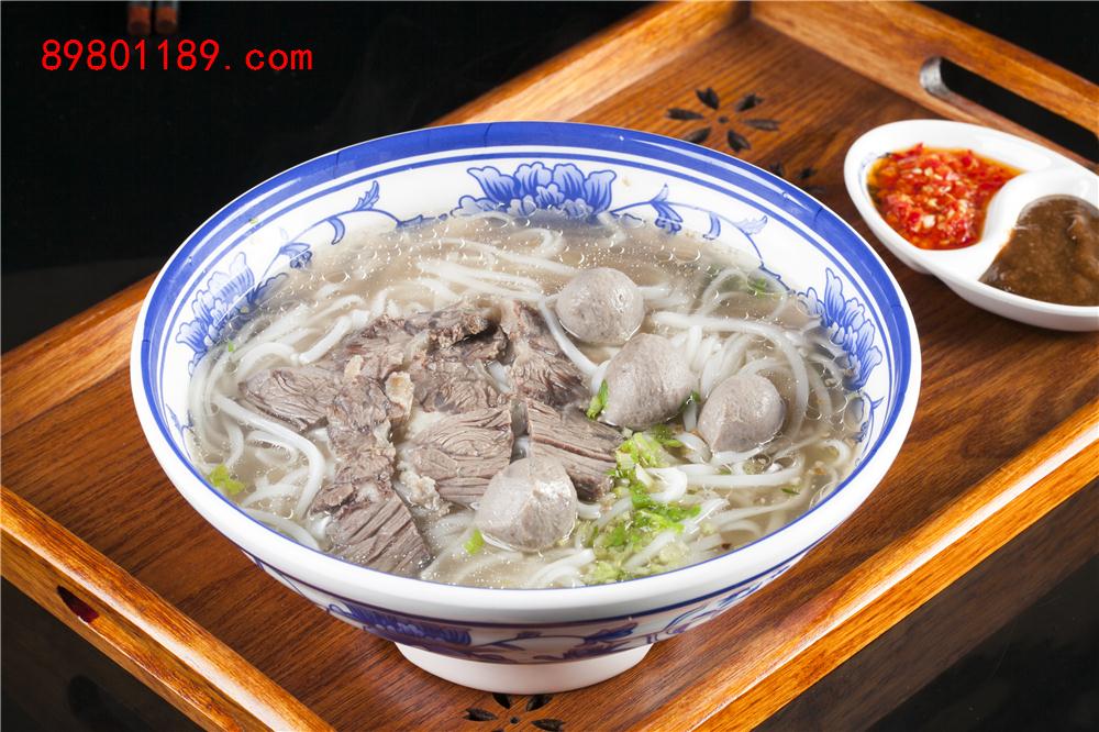 牛排腩+牛丸粿条汤--