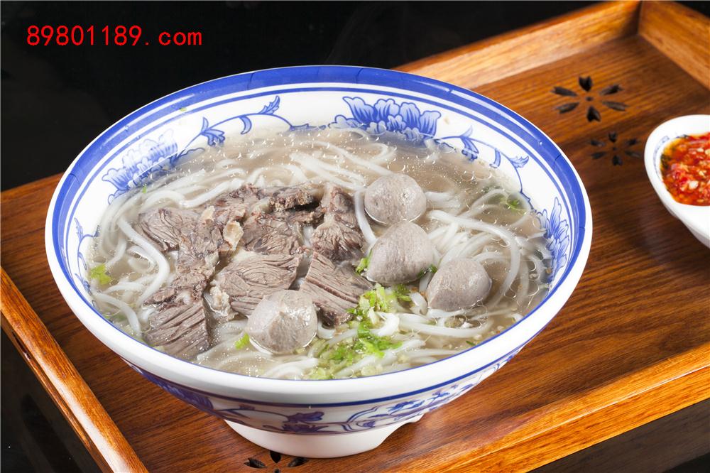 牛排腩+牛丸粿条汤--