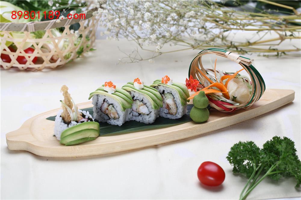 牛油果软壳蟹寿司