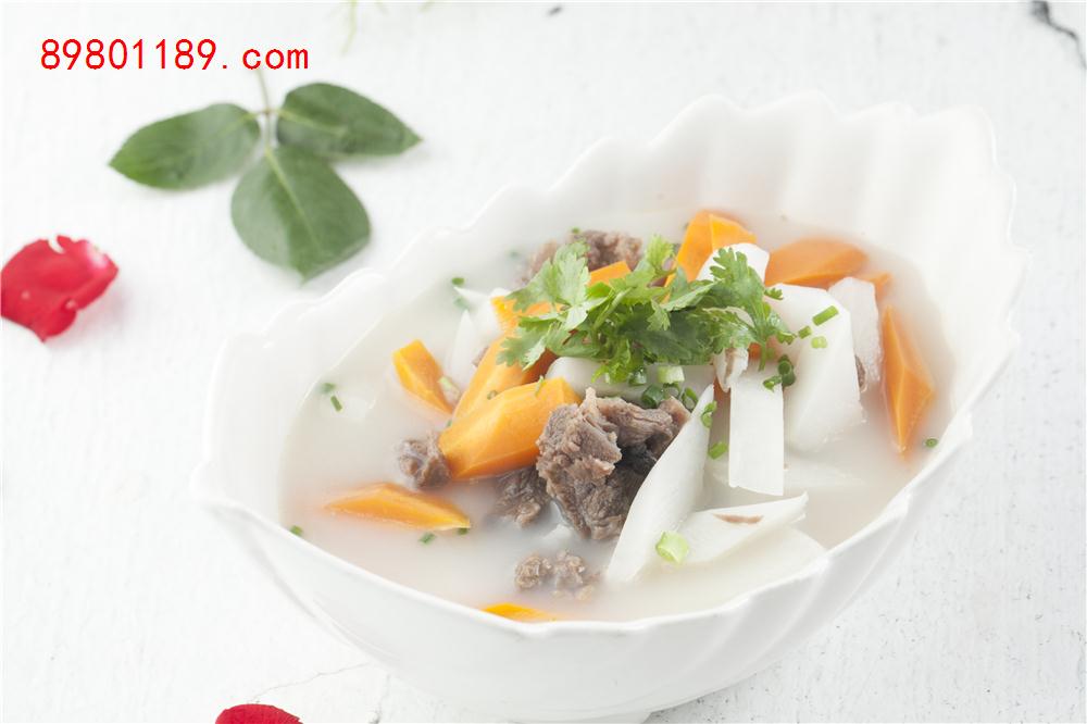 牛肉炖萝卜-