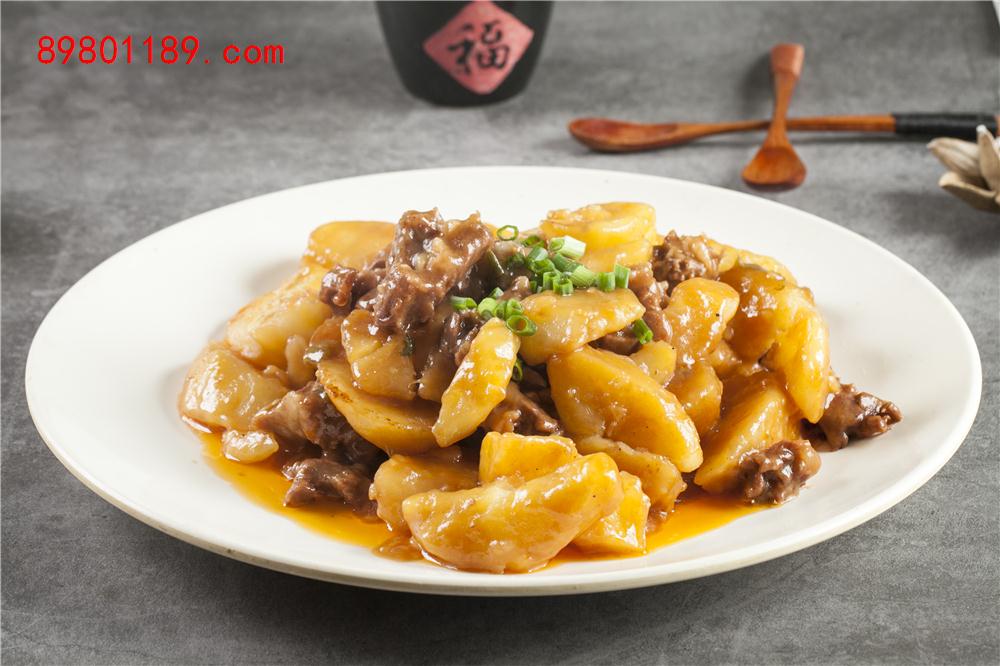 牛腩烧土豆-