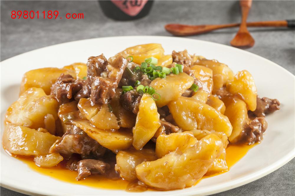 牛腩烧土豆-