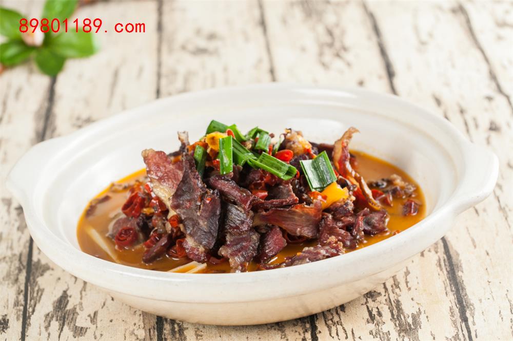 砂锅腊牛肉-