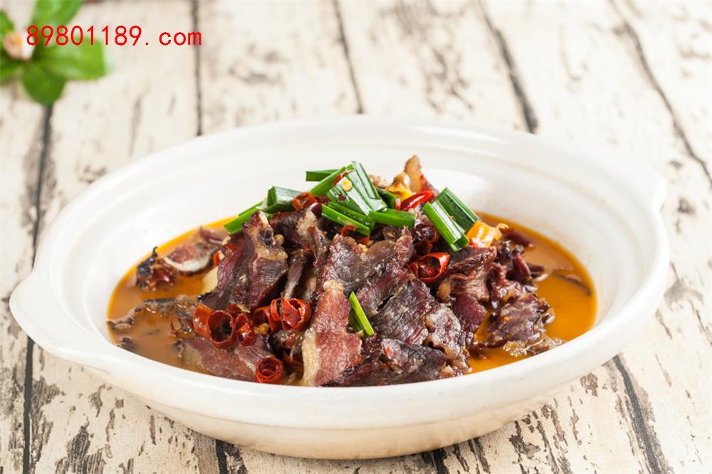 砂锅腊牛肉-