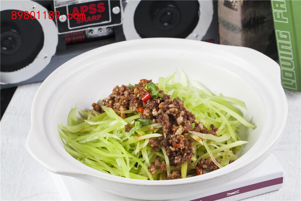 砂锅莴笋丝-
