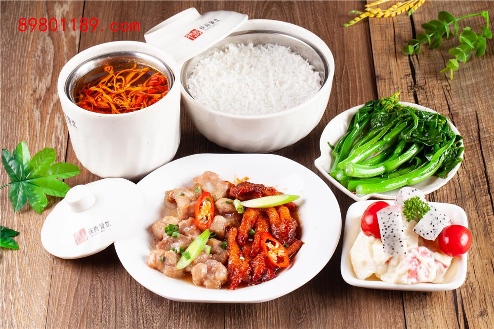 秘制凤爪拼排骨饭