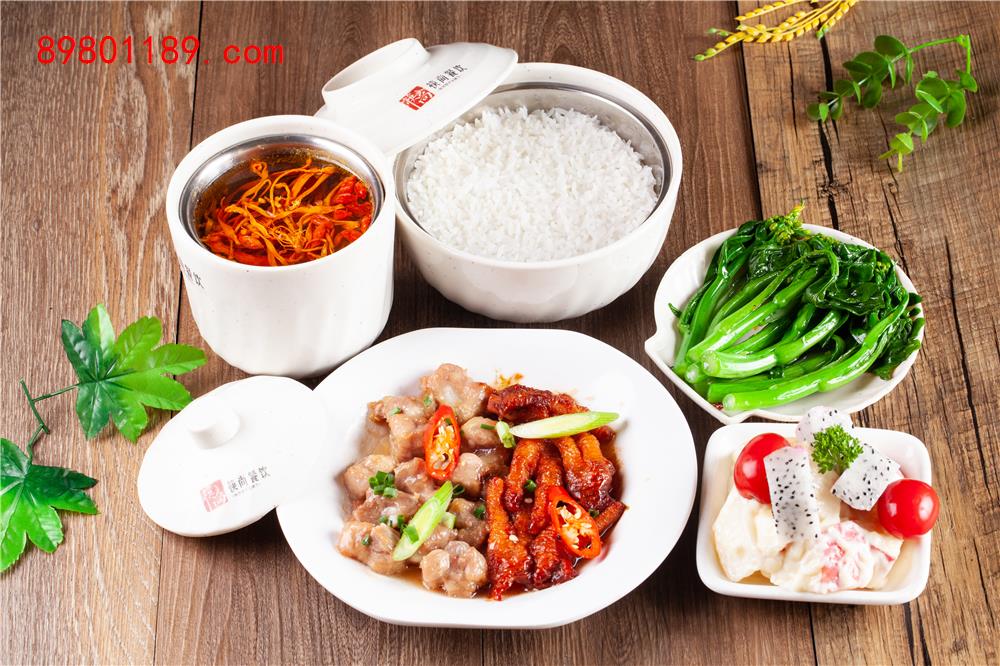 秘制凤爪拼排骨饭