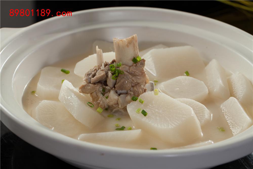 筒子骨炖萝卜