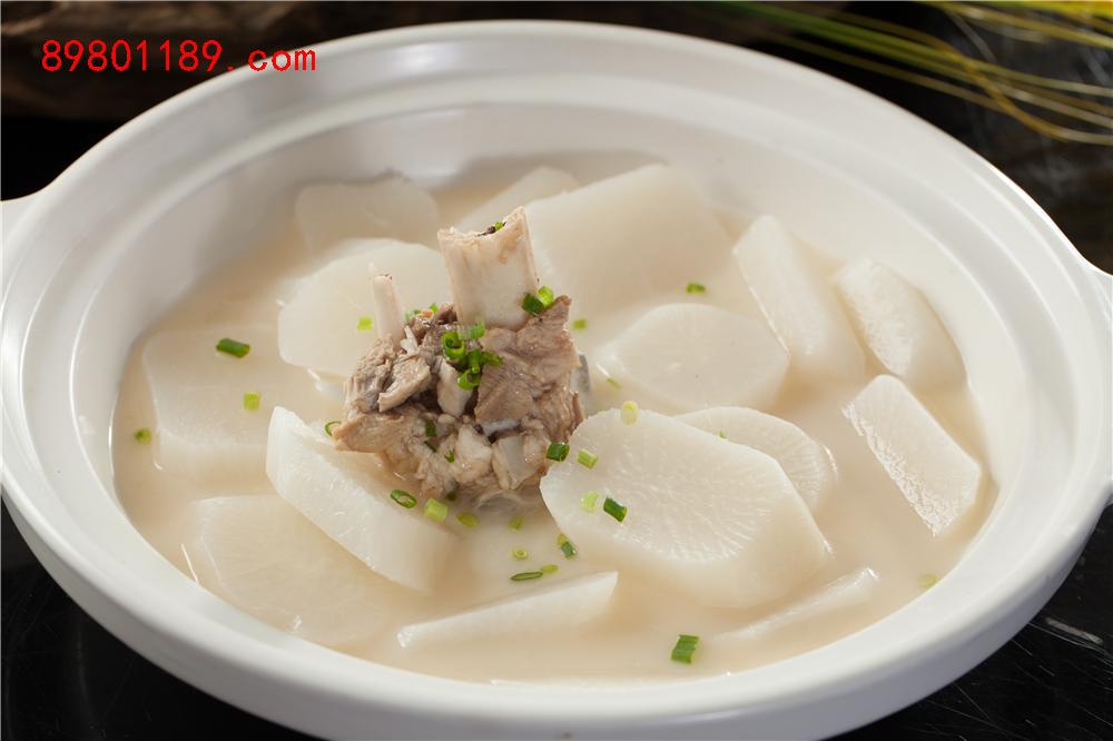 筒子骨炖萝卜