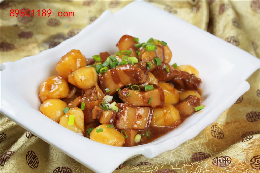 红烧肉炖小土豆