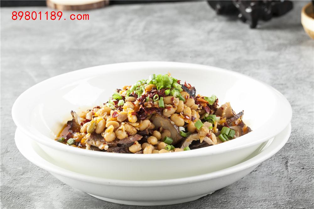腊八豆蒸腊肉-