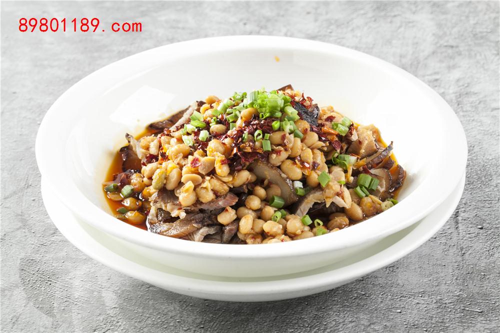 腊八豆蒸腊肉-