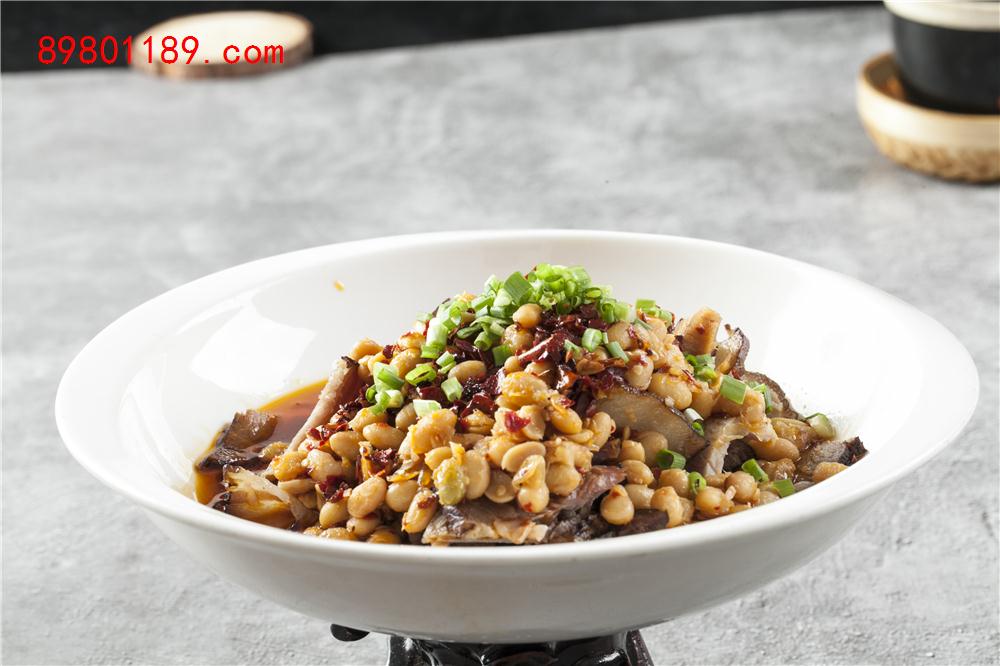 腊八豆蒸腊肉-