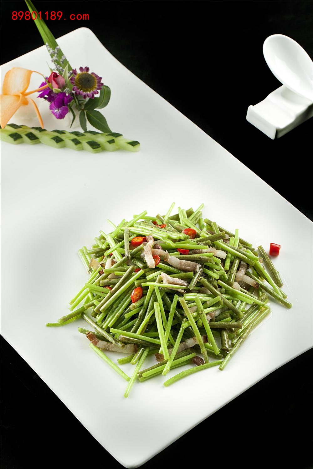 腊肉炒蒜苔-