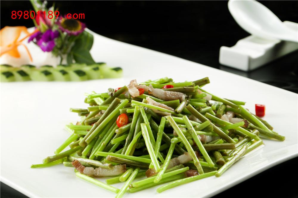 腊肉炒蒜苔-