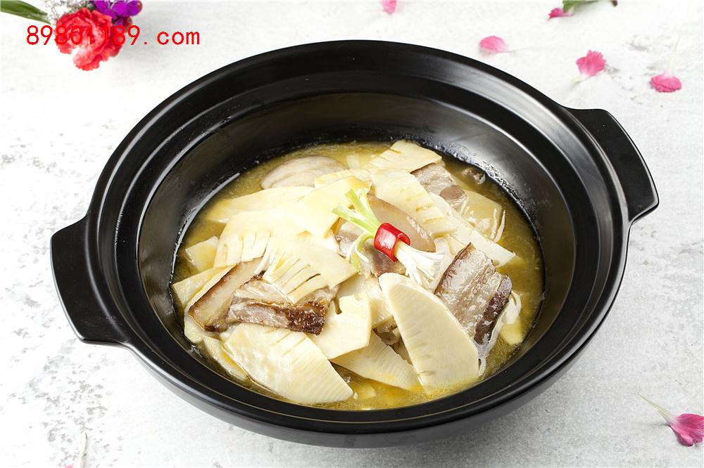 腊肉炖冬笋-
