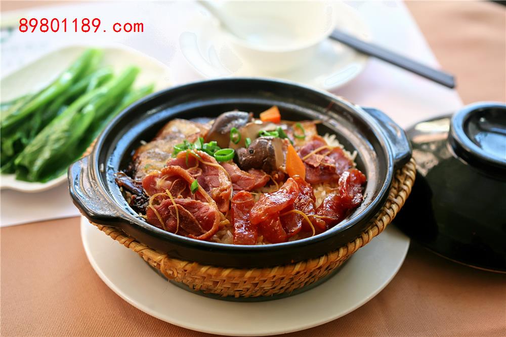 腊鸭肶煲仔饭