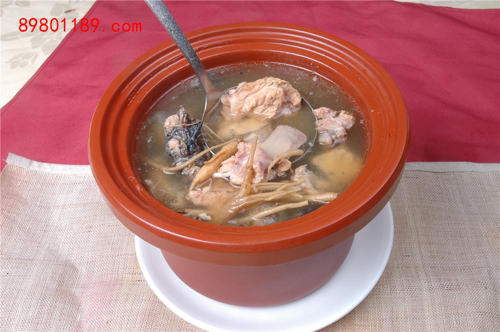 花旗参乌鸡汤