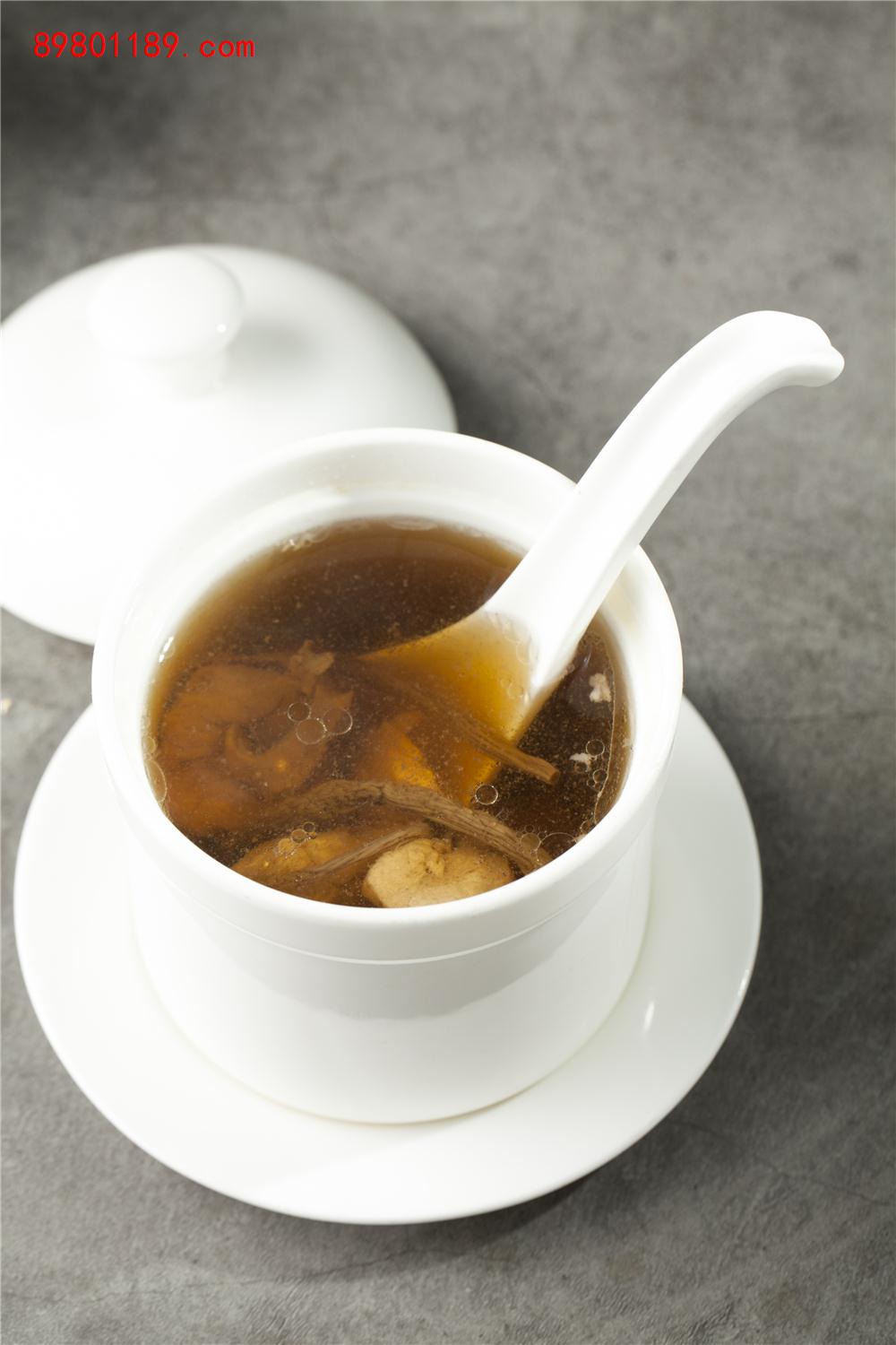茶树菇炖排骨汤-