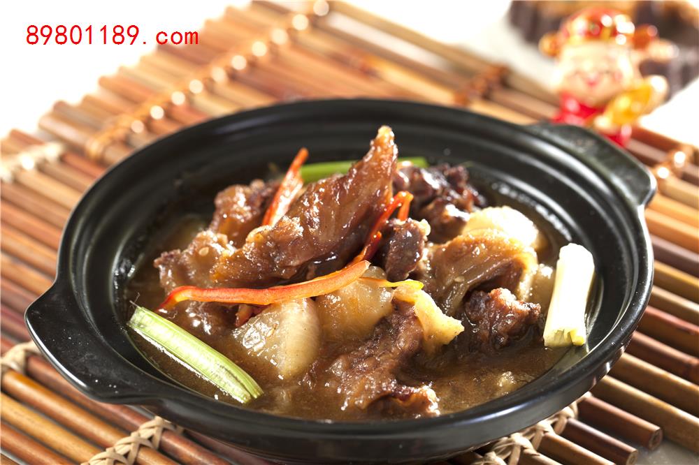 萝卜牛腩煲
