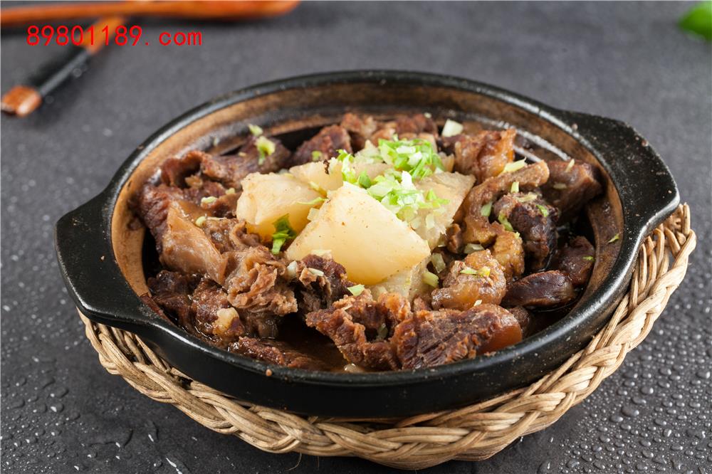 萝卜牛腩煲-