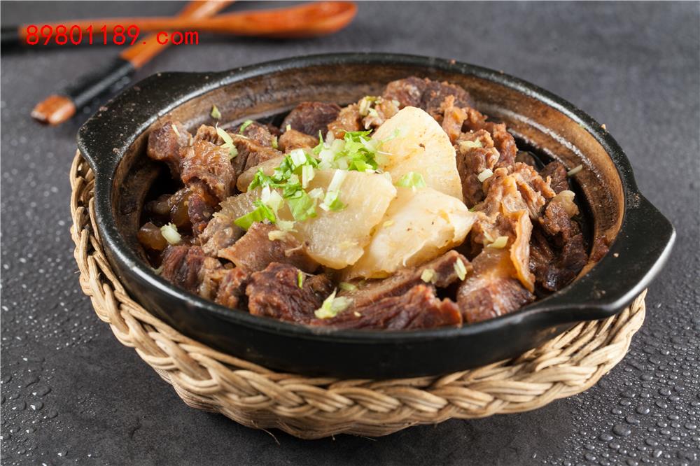 萝卜牛腩煲-
