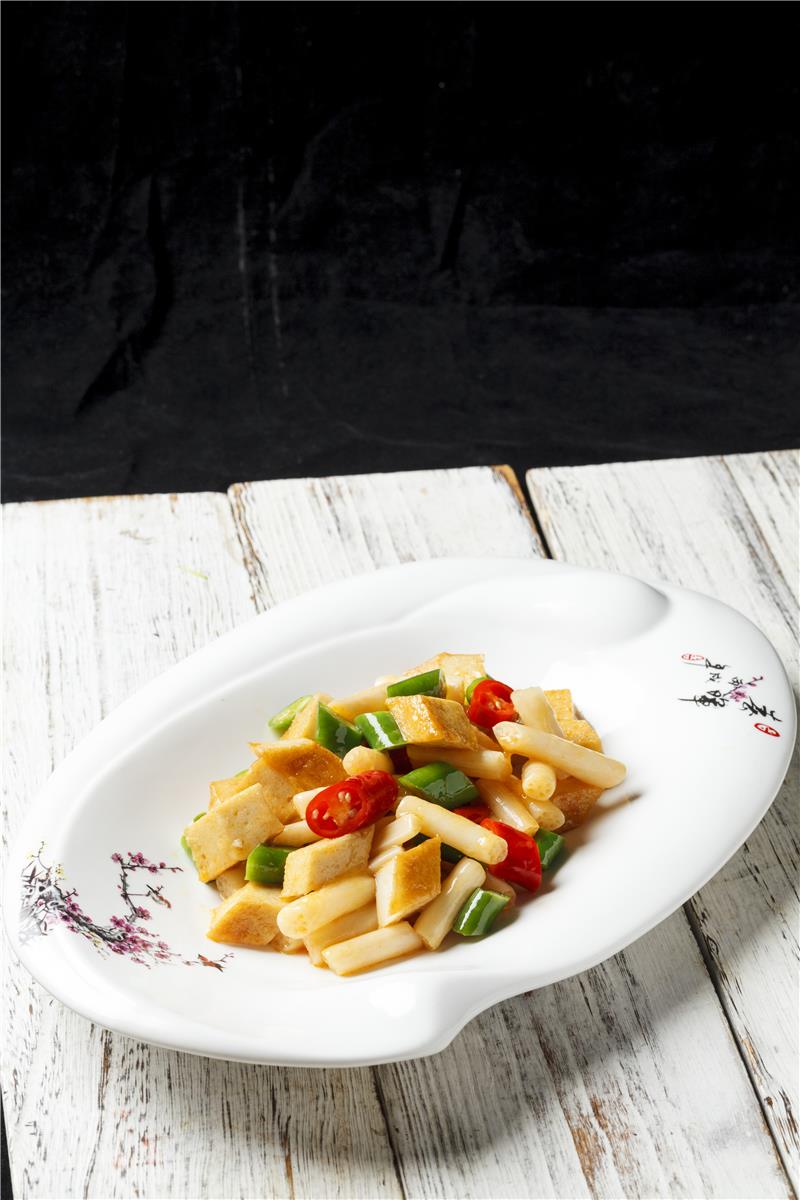 酸藕尖炒鱼饼